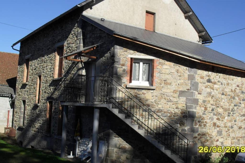 Gite A La Ferme Pres Vulcania-Gr89 La Goutelle Exterior photo